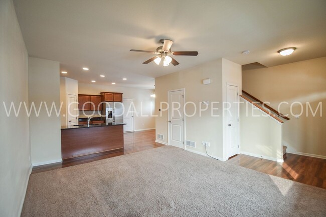 Foto del edificio - 3 Bed 2.5 bath end unit Townhome!