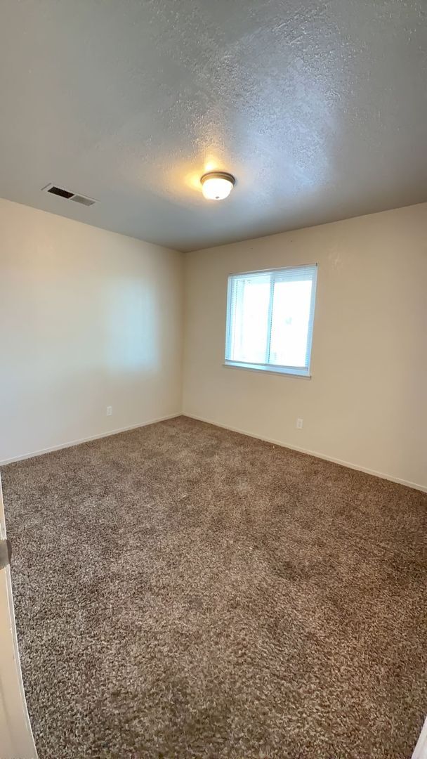 Foto del edificio - 2646 Pinedale #2 3 bed 1.5 bath Condo