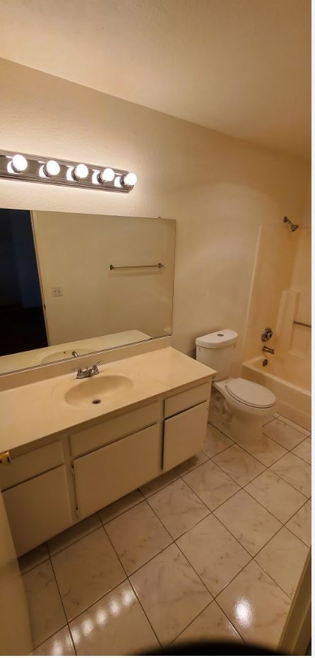 Master bath - 1839 E Avenue J10