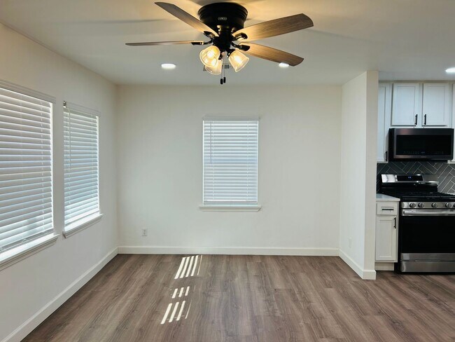 Foto del edificio - 601 Foster Pl