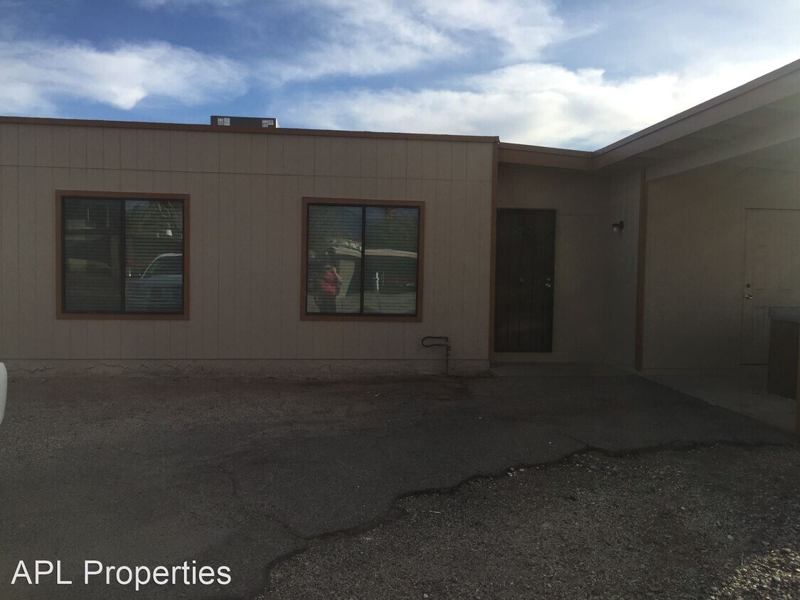 Foto principal - 3 br, 2 bath House - 9760 E. 33rd Street