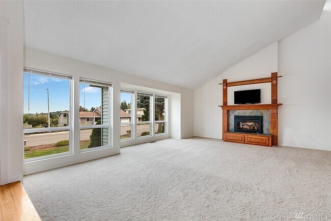 Building Photo - Twin Lakes Golf Home with Puget Sound Views!