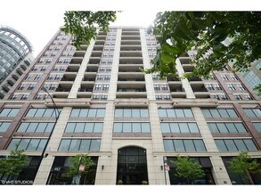 Building Photo - 451 W Huron St