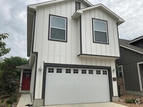 Building Photo - 1511 E Sandalwood Ln