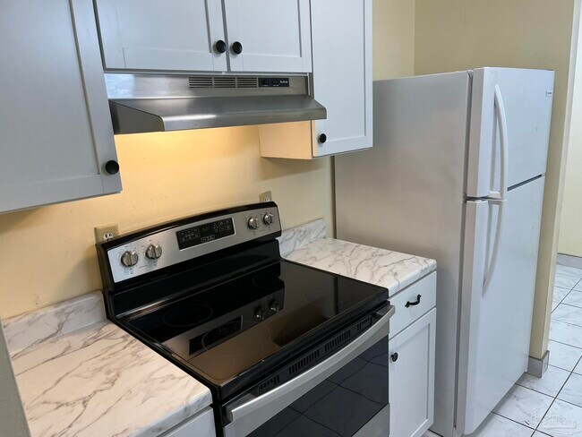 Foto del edificio - 3220 Redwood Ln