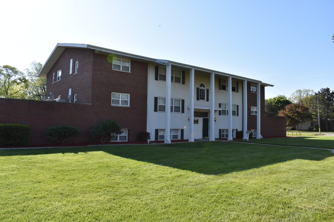 Building Photo - Autumn Court Apartments