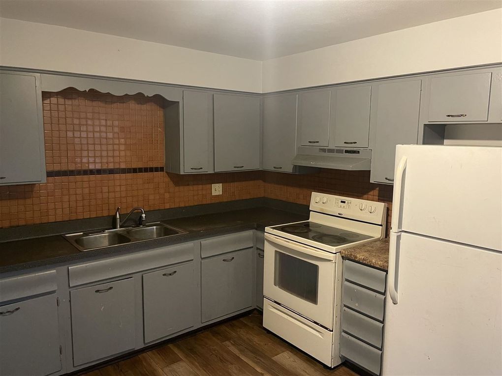 Primary Photo - 2916 Halsted Rd