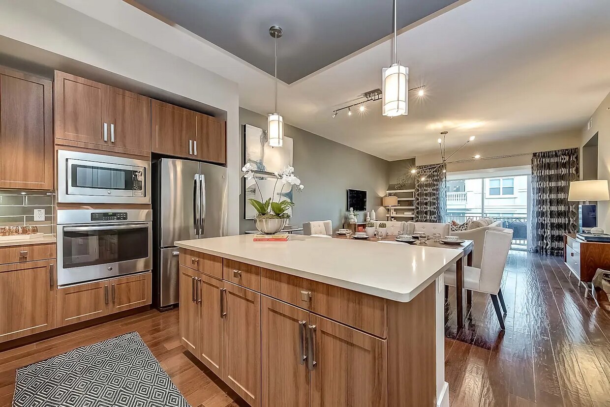 Primary Photo - Designer Interiors. Premier Location. Effo...