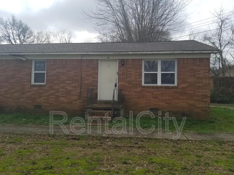 916 Monroe Ave Unit **Section 8 Brownsville, TN 38012 Condo for Rent in Brownsville