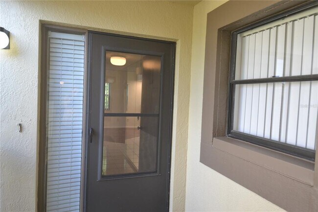 Foto del edificio - 226 Woodlake Wynde