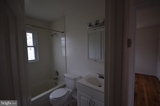 Foto del edificio - 14821 Darbydale Ave