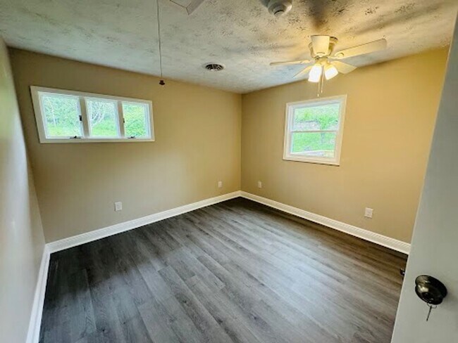 Building Photo - 363 Mansion Ave