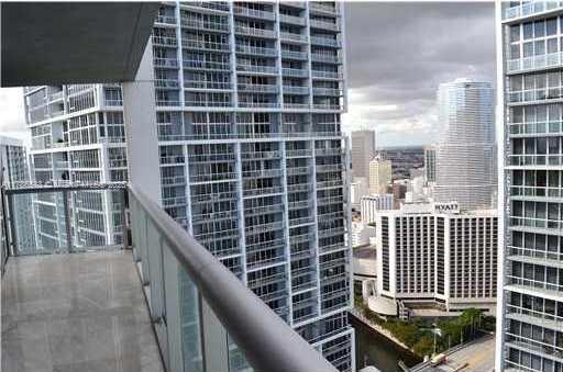 Building Photo - 495 Brickell Ave