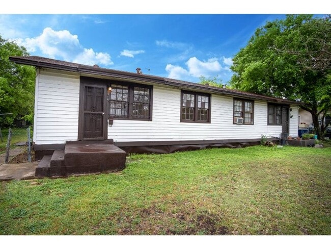 Foto del edificio - Renovated Home Near Downtown