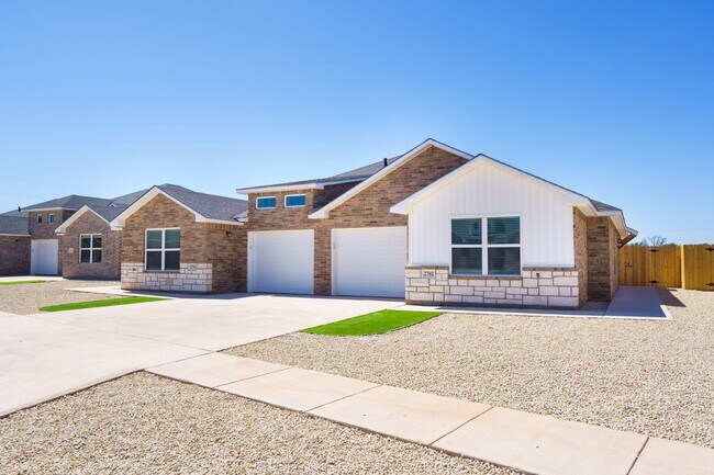 Building Photo - Modern 3-Bed Duplex at Sandy Creek – Available March 6th!