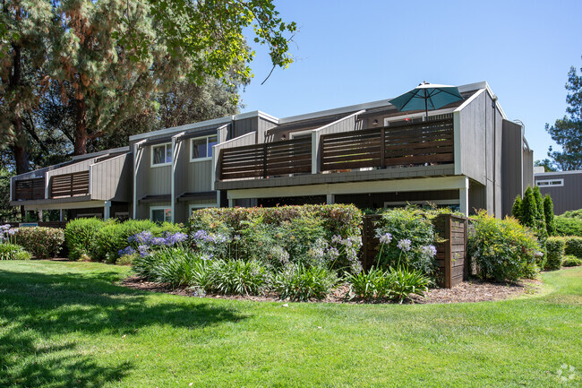 Primary Photo - Portage Bay Apartments