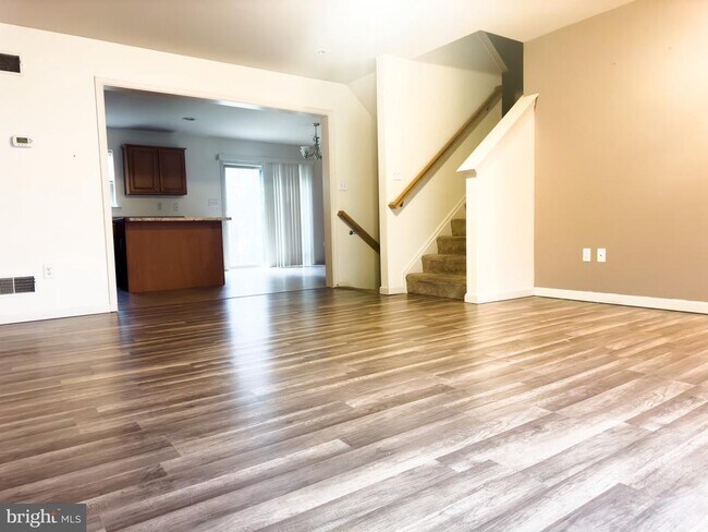 Building Photo - 6432 Creekbend Dr