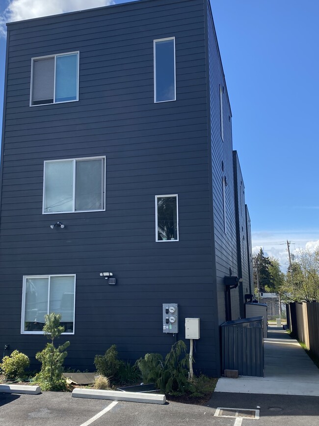 Rear - 3595 S G St