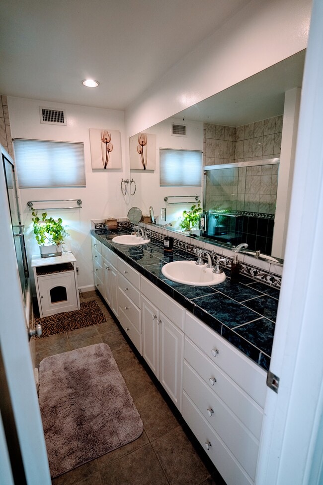 Building Photo - 815 Penn St