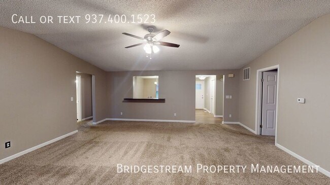 Building Photo - Nice 3 bedroom, 2 full bath home with 2 ca...