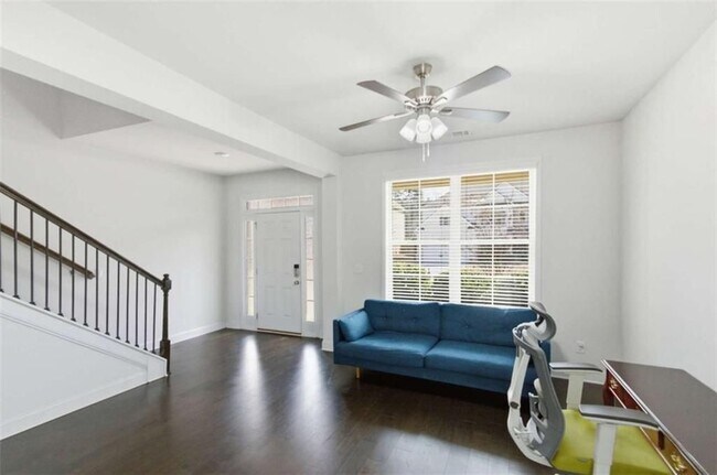 Building Photo - 1415 Dahlia Dr