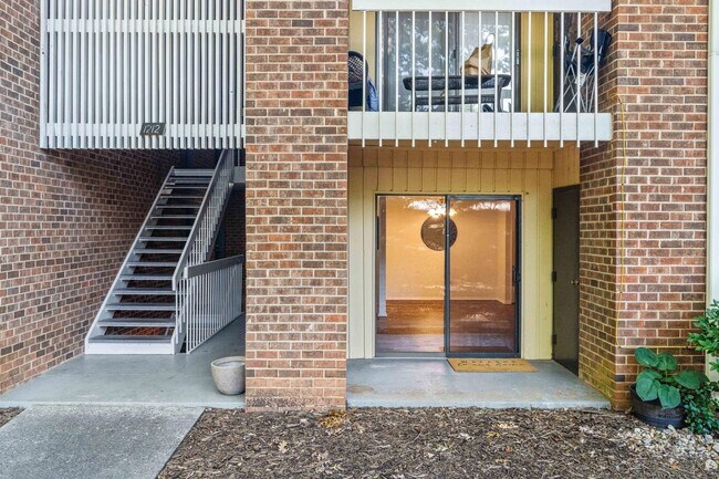 Foto del edificio - 1212 Schaub Dr