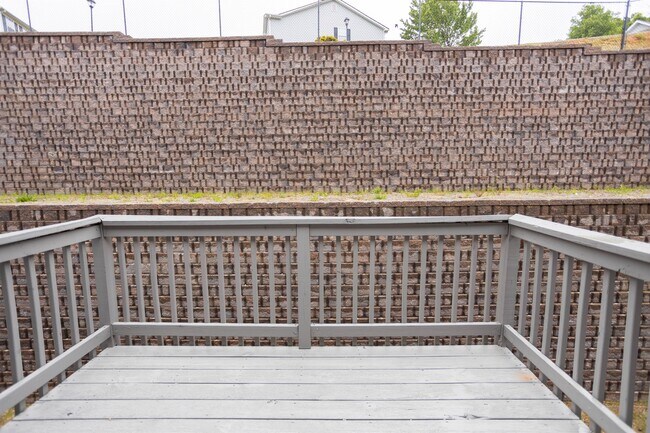 Building Photo - 1304 Stonehaven Cir