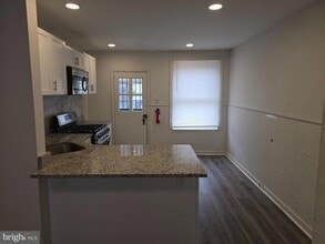 Building Photo - 158 Rosemar St