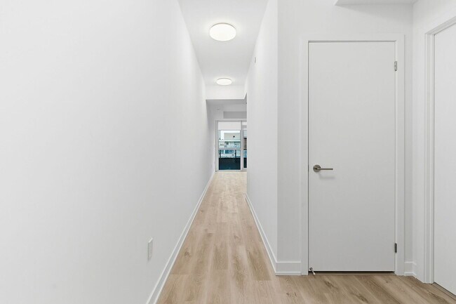 Photo du bâtiment - 110-4110 Broadway Ave