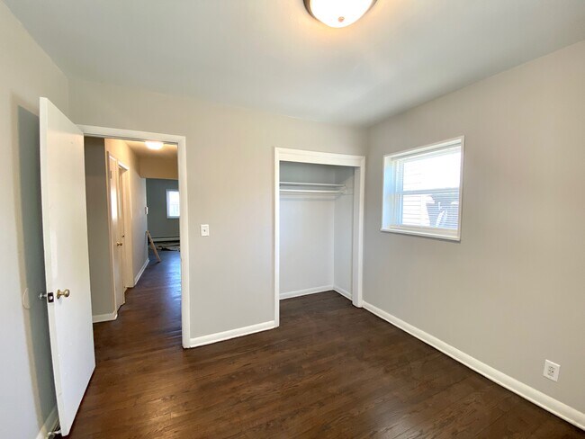 Building Photo - 3140 S Kinnickinnic Ave