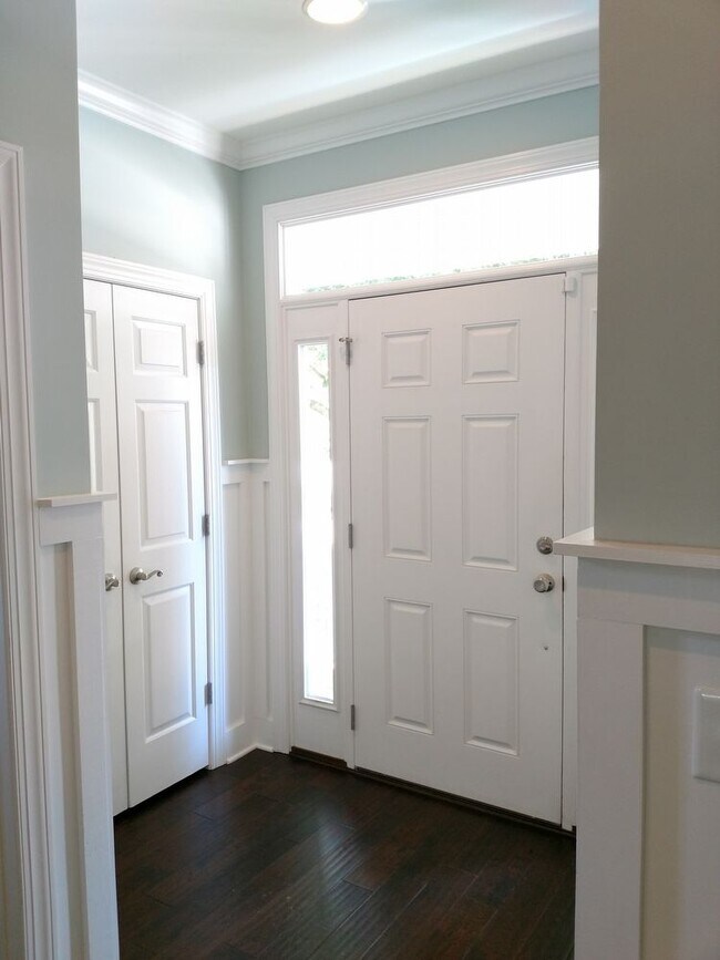 Building Photo - RIVER POINTE TOWNHOMES