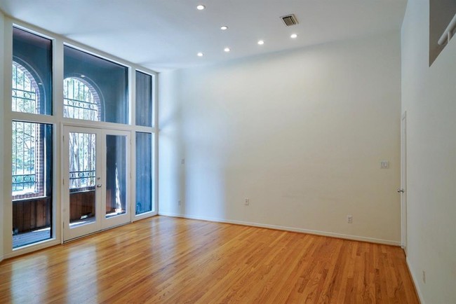 Building Photo - 1100 Richmond Ave