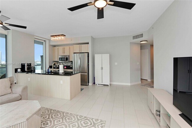 Foto del edificio - 79 SW 12th St