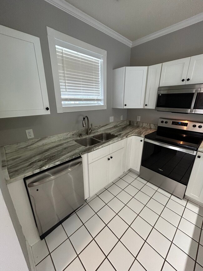 Foto del edificio - 4665 Wild Iris Dr