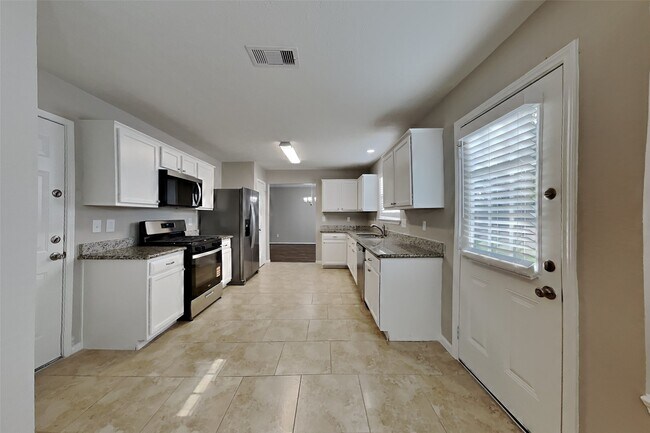 Foto del edificio - 16323 Jast Dr