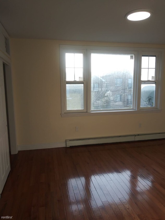 Building Photo - 1 br, 1 bath Apartment - 184 Zabriskie St