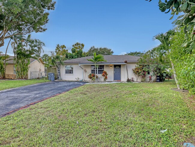 Foto del edificio - 9596 Richmond Cir