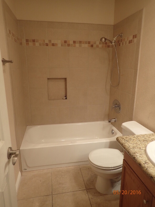 Foto del edificio - 2-Bed/1-Bath Condo w/Pool