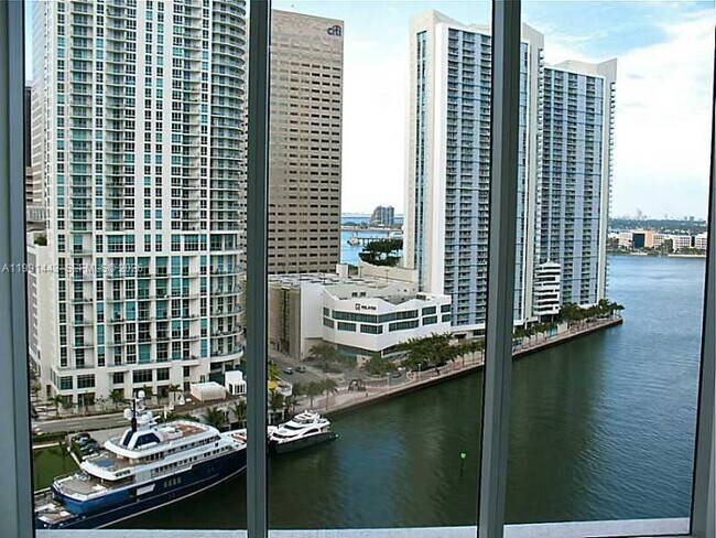 Foto del edificio - 465 Brickell Ave