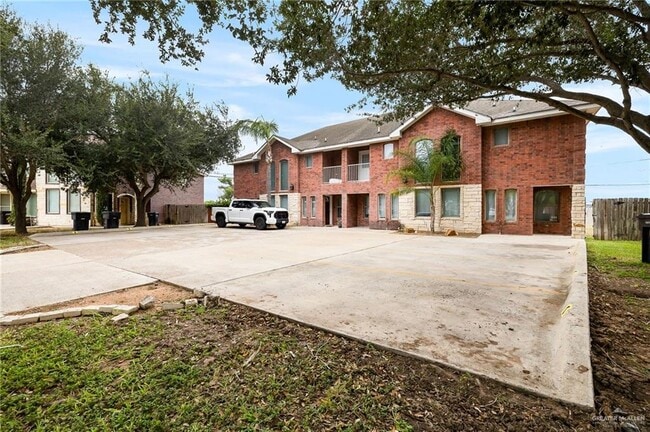 Building Photo - 17 S 48th Ln