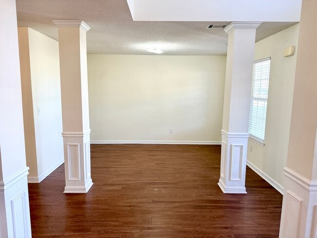 Foto del edificio - Welcome to this stunning 4-bedroom, 3-bathroom home located in the desirable Hampton, GA.