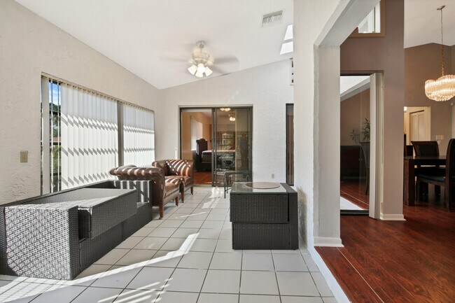 Building Photo - 5628 Pleasant Valley Ln