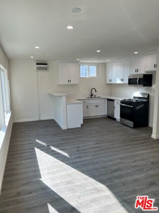 Building Photo - 6006-6006 1/2 W Pico Blvd