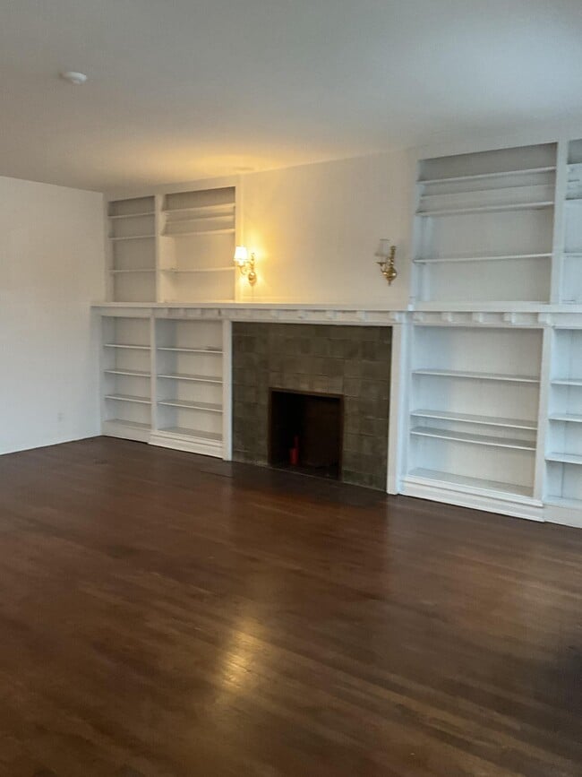 Building Photo - 5141 S Ellis Ave