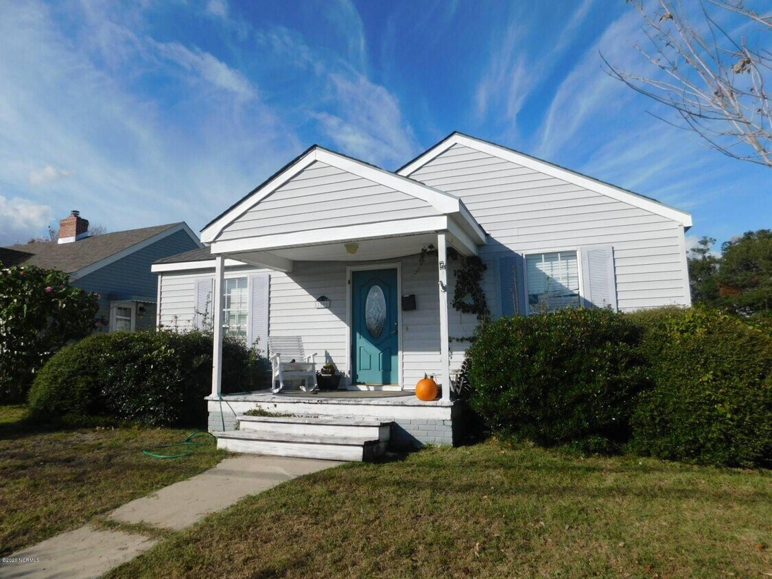 1500 Evans St, Morehead City, NC 28557 Townhome Rentals in Morehead