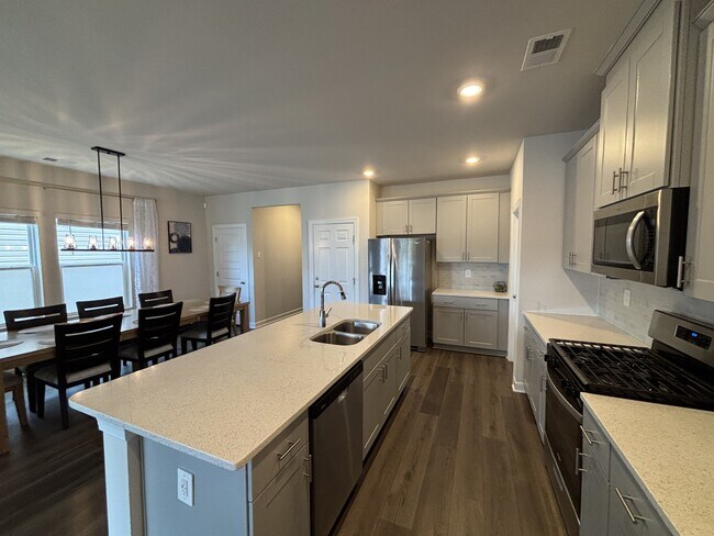 Building Photo - 702 Whitebark Dr