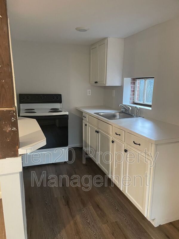 Foto del edificio - 817 Blandford Ave