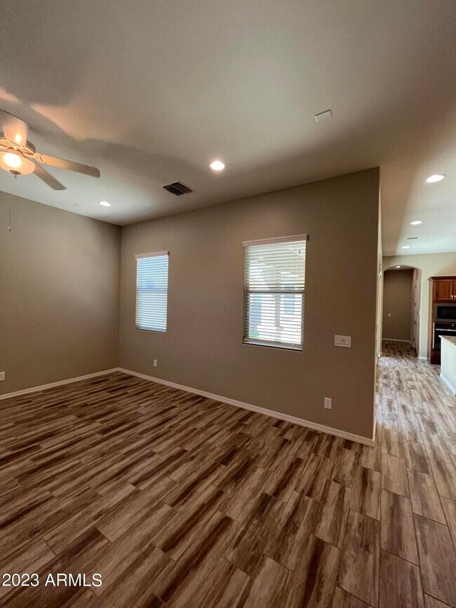 Foto del edificio - 4225 E Ronald St