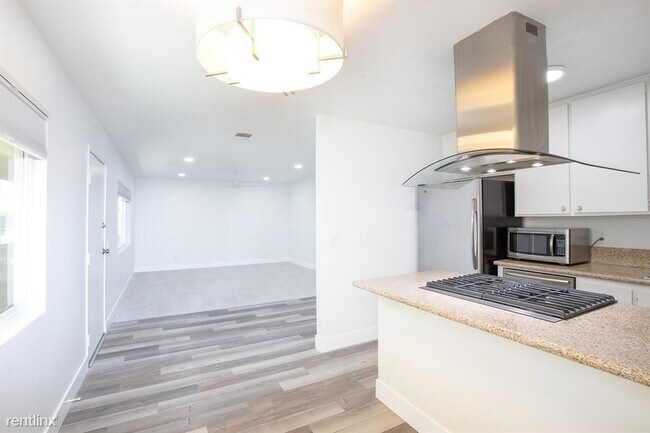 Building Photo - 2 br, 2 bath Condo - 1950 S Palm Canyon Dr...