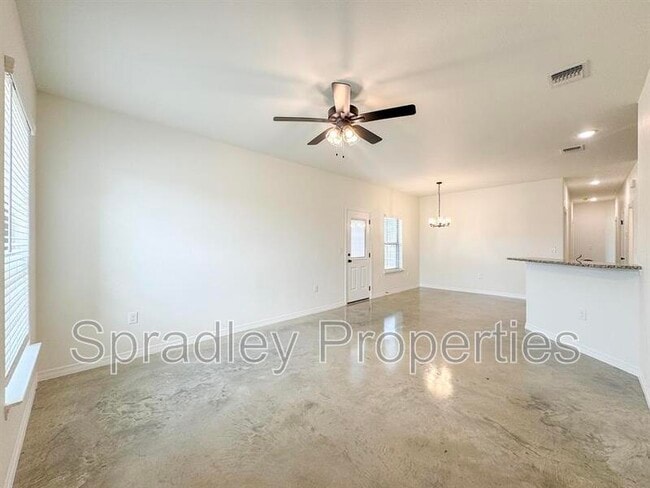 Building Photo - 201 Juniper Dr